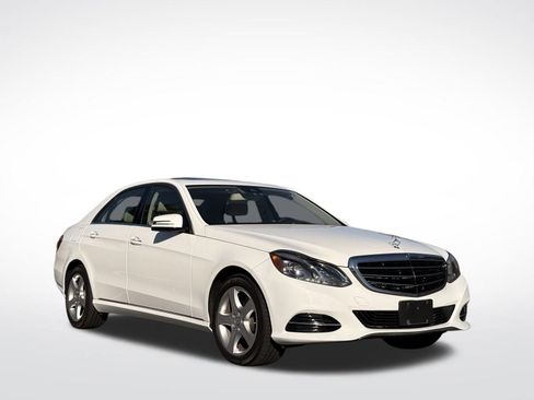 Used 2014 Mercedes-Benz E 350 4MATIC Sedan image 4