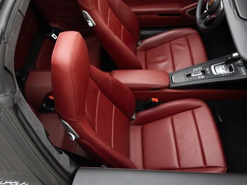 Used 2018 Porsche 911 Targa 4S AWD/4WD image 4