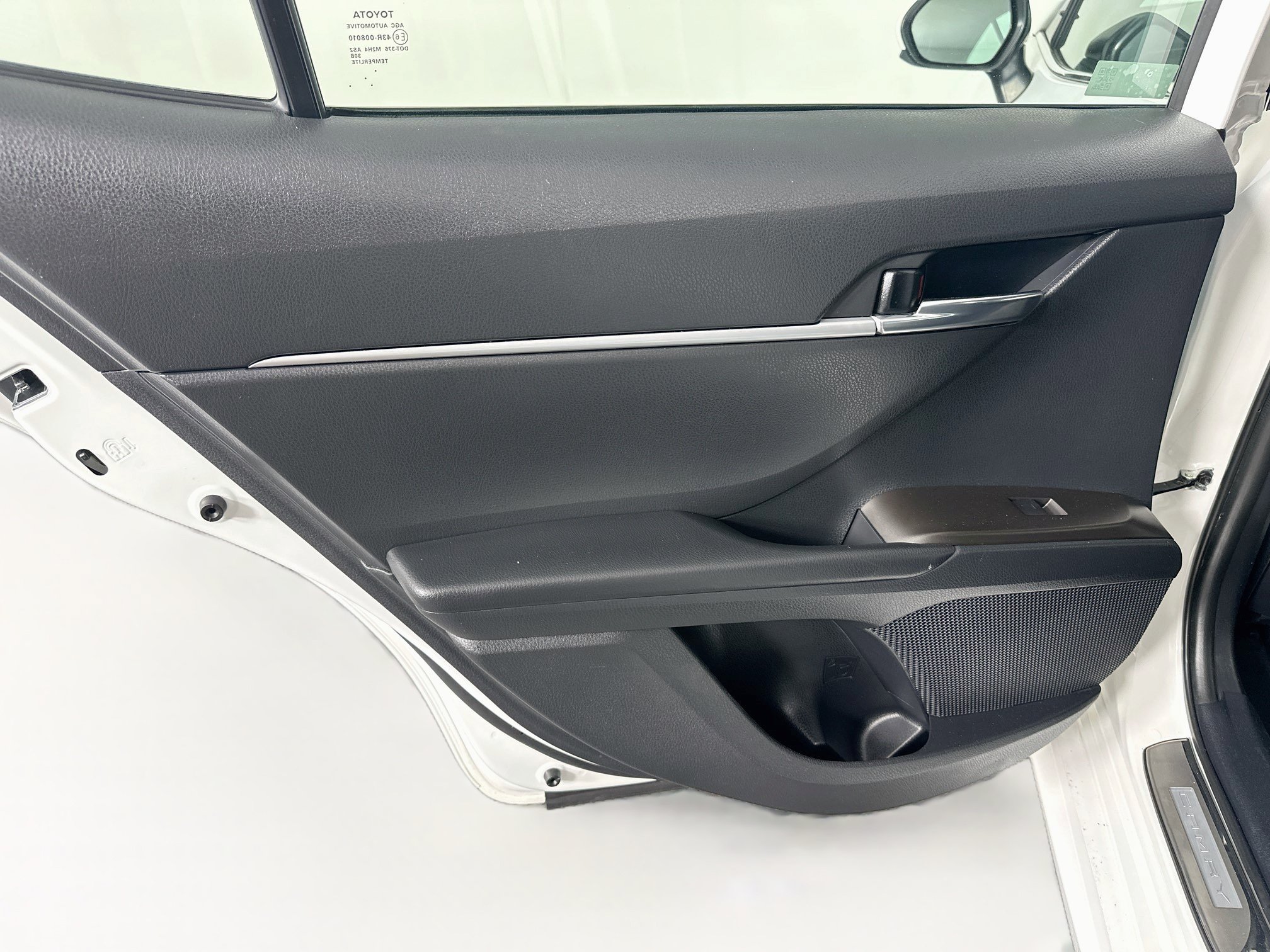 Used 2022 Toyota Camry LE w/ Carpet Mat Package (TMS) FWD image 25