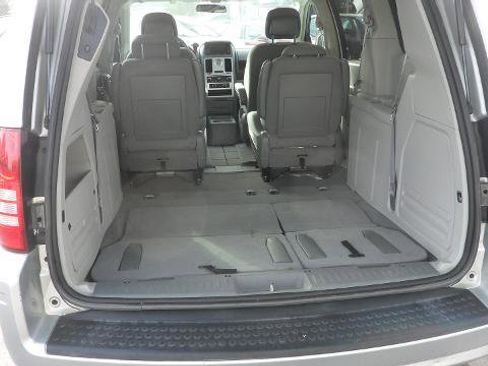 Used 2010 Chrysler Town & Country LX w/ Entertainment Group #1 FWD image 12