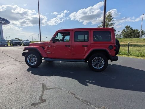 Used 2018 Jeep Wrangler Unlimited Sahara AWD/4WD image 7