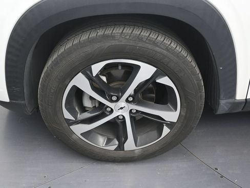 Used 2024 Chevrolet Trax RS w/ Driver Confidence Package FWD image 9