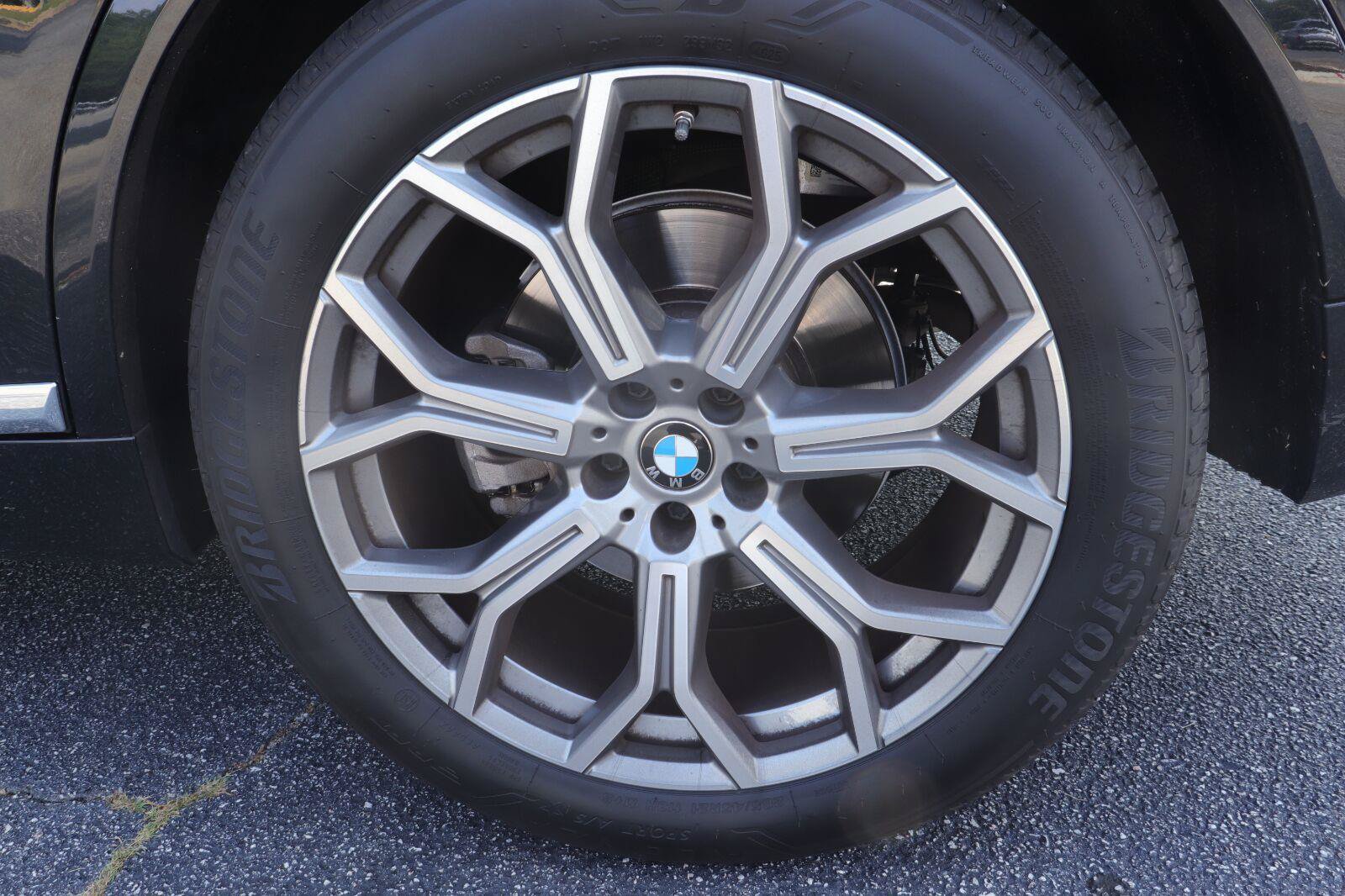 Used 2024 BMW X7 xDrive40i w/ Premium Package AWD/4WD image 28