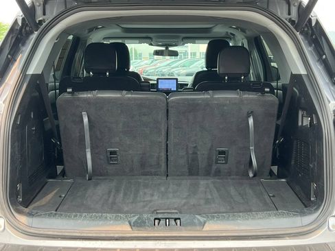 Certified 2021 Ford Explorer XLT w/ Equipment Group 202A AWD/4WD image 35