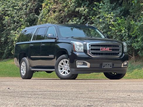 Used 2020 GMC Yukon XL SLT w/ Open Road Package AWD/4WD image 2