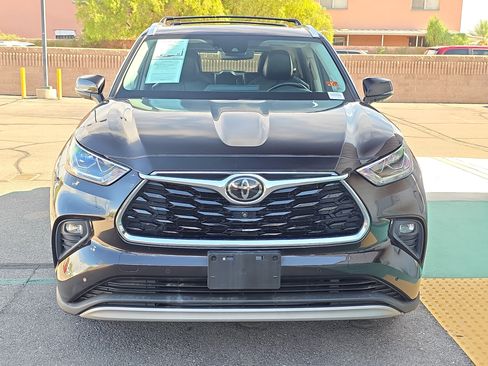 Used 2020 Toyota Highlander Platinum AWD/4WD image 2