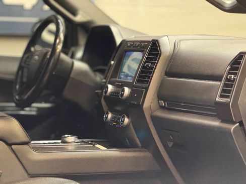 Used 2019 Ford Expedition Limited w/ Equipment Group 301A AWD/4WD image 2