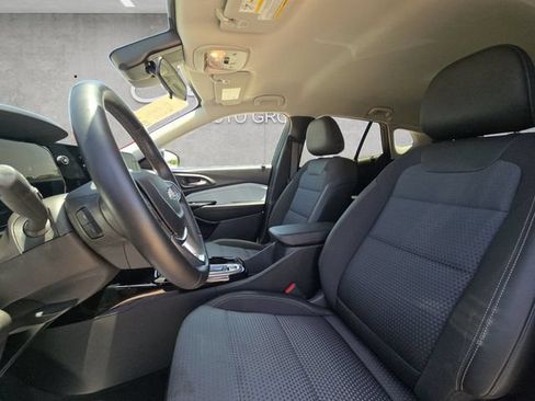 Used 2025 Chevrolet Trax LT w/ LT Convenience Package FWD image 19