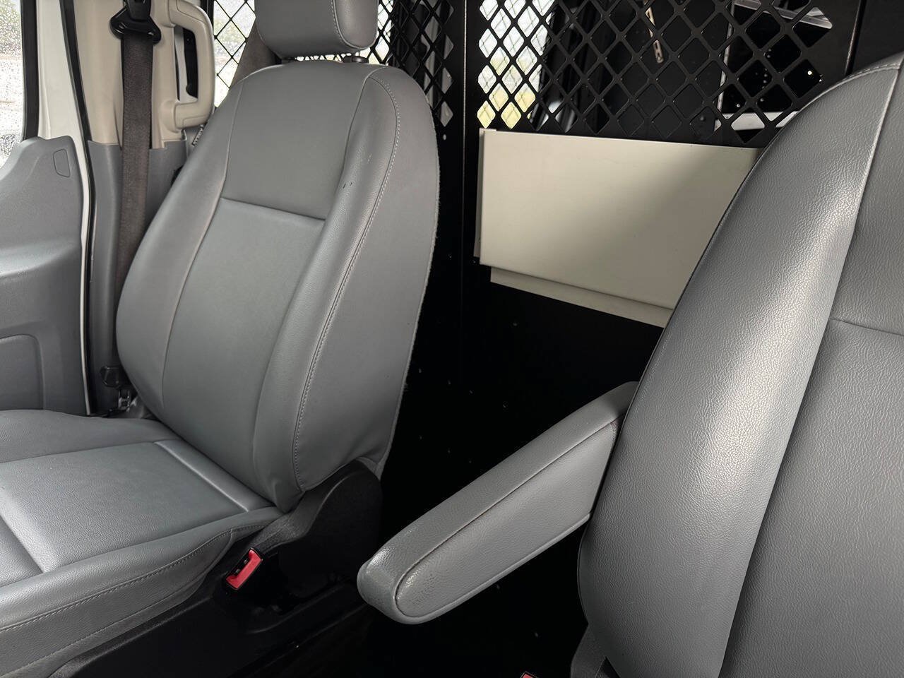 Used 2018 Ford Transit 250 130 Low Roof RWD image 26