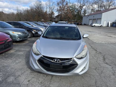 Used 2013 Hyundai Elantra SE w/ Technology Pkg image 4