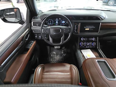 Used 2023 GMC Yukon XL Denali Ultimate image 9