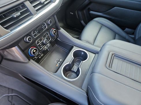 Used 2024 Chevrolet Suburban Z71 w/ Luxury Package image 20