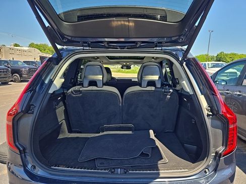 Used 2025 Volvo XC90 B5 Core AWD/4WD image 12