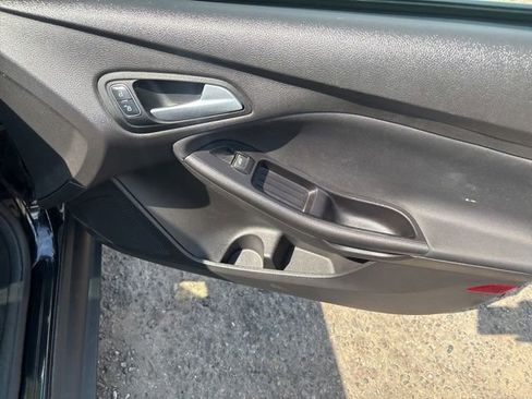 Used 2017 Ford Focus SEL FWD image 10