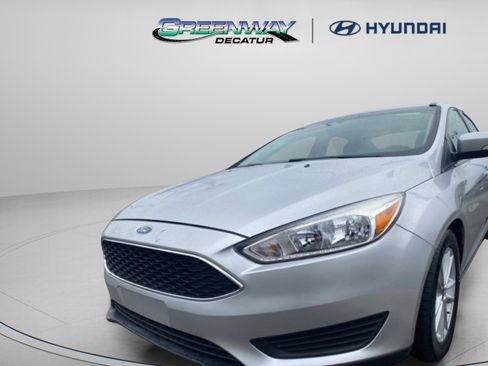 Used 2017 Ford Focus SE image 4