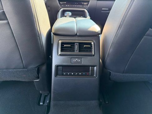 Used 2025 MAZDA CX-70 3.3 Turbo w/ Preferred Package AWD/4WD image 19