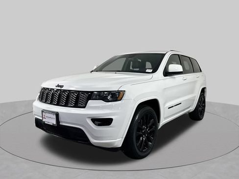 Used 2018 Jeep Grand Cherokee Altitude AWD/4WD image 2