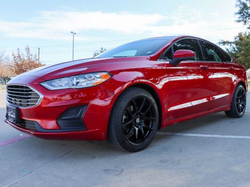 Used 2020 Ford Fusion SE FWD image 3