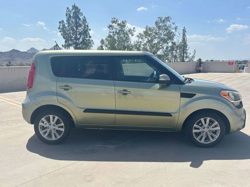 Used 2013 Kia Soul + FWD image 5