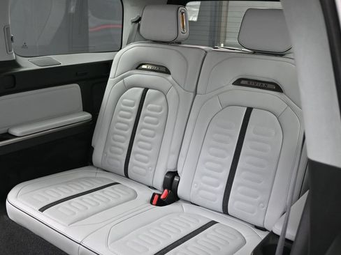 Used 2023 Rivian R1S Adventure AWD/4WD image 32