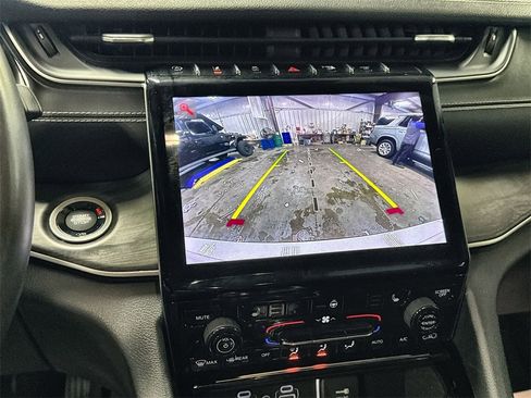 Used 2021 Jeep Grand Cherokee L Limited image 20