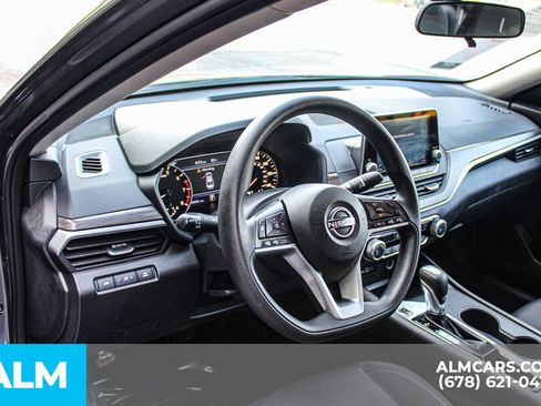 Used 2025 Nissan Altima 2.5 SV FWD image 32