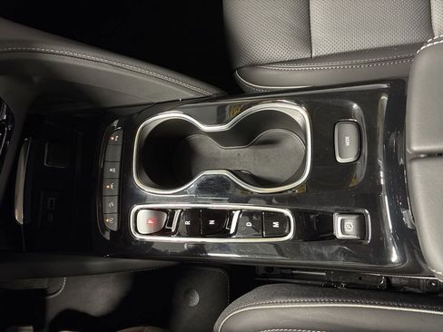 Used 2023 Buick Envision Essence image 18