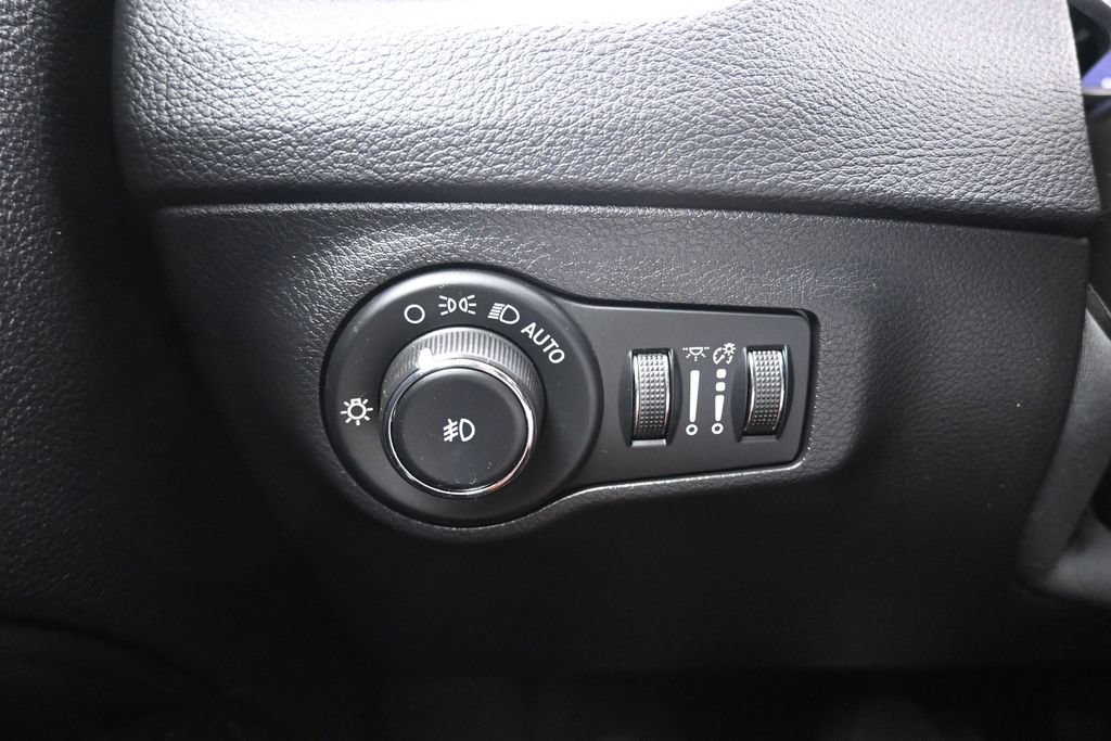 Used 2019 Jeep Compass Latitude AWD/4WD image 24