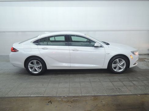 Used 2018 Buick Regal Preferred image 2