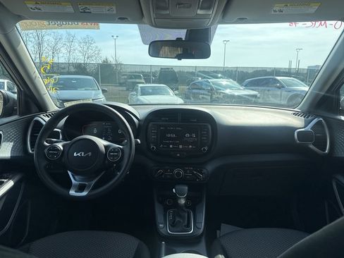 Used 2024 Kia Soul LX w/ Option Group 015 image 17