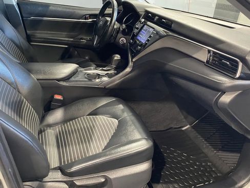 Used 2020 Toyota Camry SE w/ Carpet Mat Package image 6