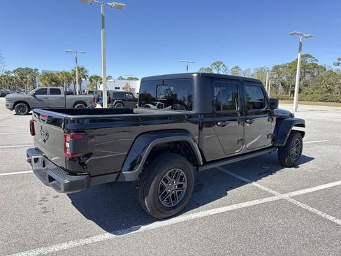 Used 2024 Jeep Gladiator Sport image 3