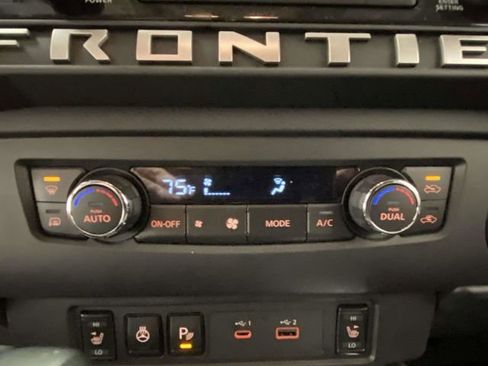 Used 2025 Nissan Frontier SV w/ SV Convenience Package image 21