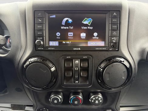 Used 2015 Jeep Wrangler Unlimited Sahara image 19