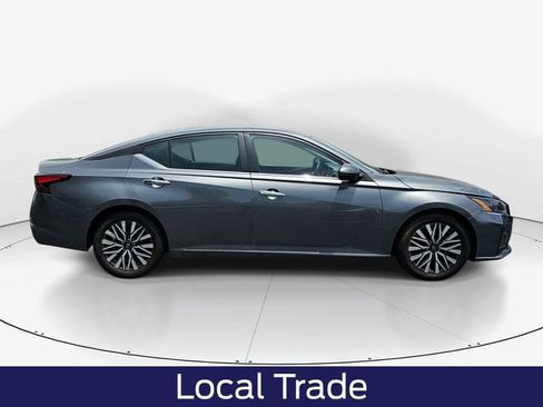 Used 2023 Nissan Altima 2.5 SV FWD image 3