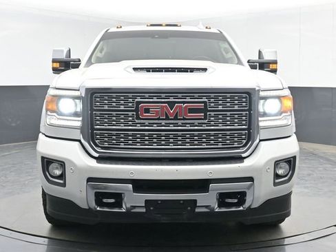 Used 2019 GMC Sierra 2500 Denali w/ Duramax Plus Package AWD/4WD image 3