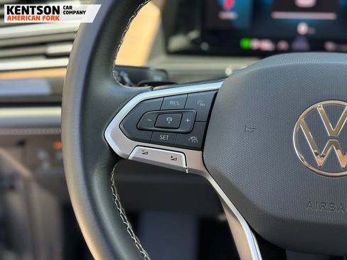 Used 2025 Volkswagen Atlas SE AWD/4WD image 19