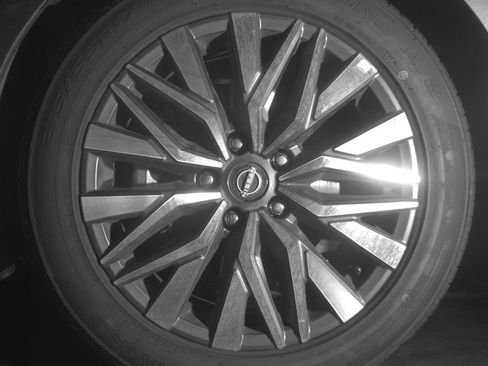 Used 2025 Nissan Altima 2.5 SV FWD image 12