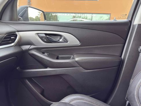 Used 2019 Chevrolet Traverse LT w/ LPO, Floor Liner Package FWD image 62