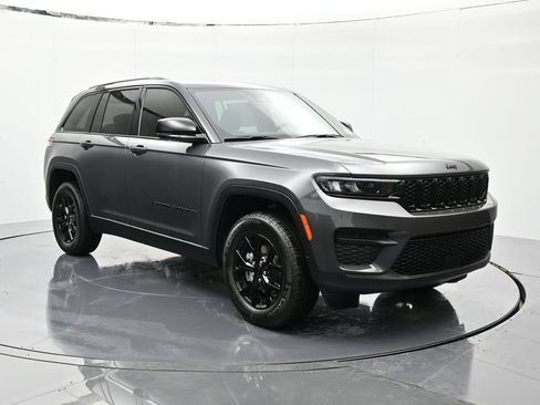 New 2025 Jeep Grand Cherokee Altitude image 3