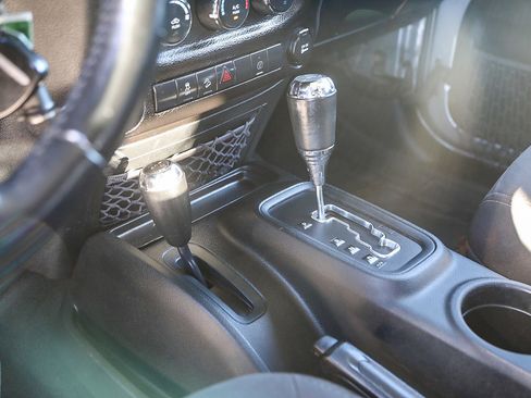 Used 2017 Jeep Wrangler Unlimited Sahara image 20