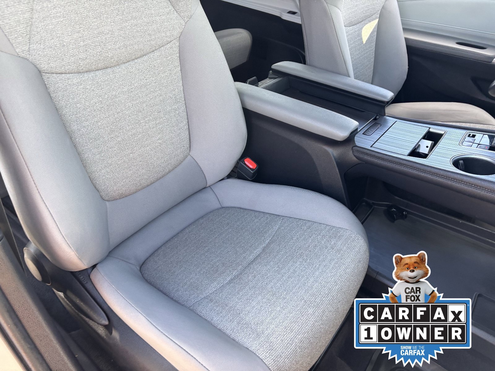 Used 2025 Toyota Sienna LE AWD/4WD image 11