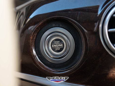 Used 2018 Mercedes-Benz S 560 4MATIC Sedan w/ Premium Package image 33