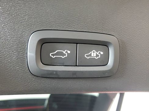 Certified 2023 Volvo XC40 Recharge Ultimate w/ Protection Package Premier AWD/4WD image 12