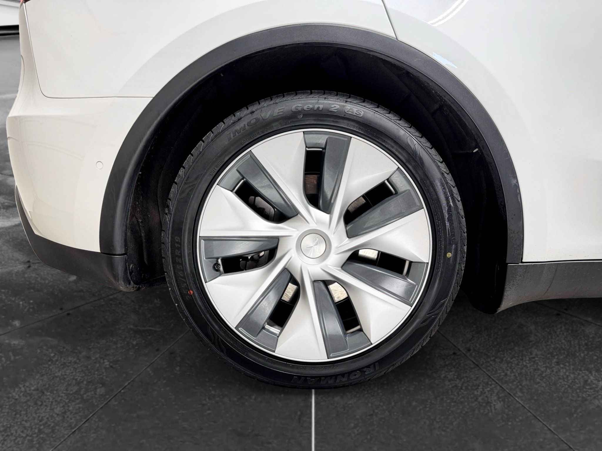 Used 2020 Tesla Model Y Long Range AWD/4WD image 35