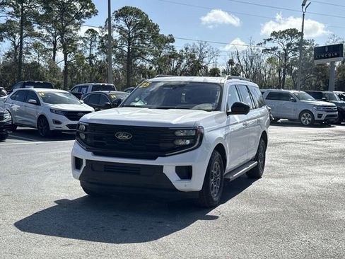 Used 2025 Ford Expedition Active image 2