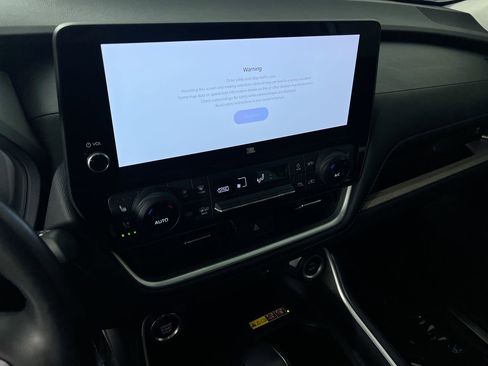 Used 2024 Toyota Grand Highlander Limited image 23