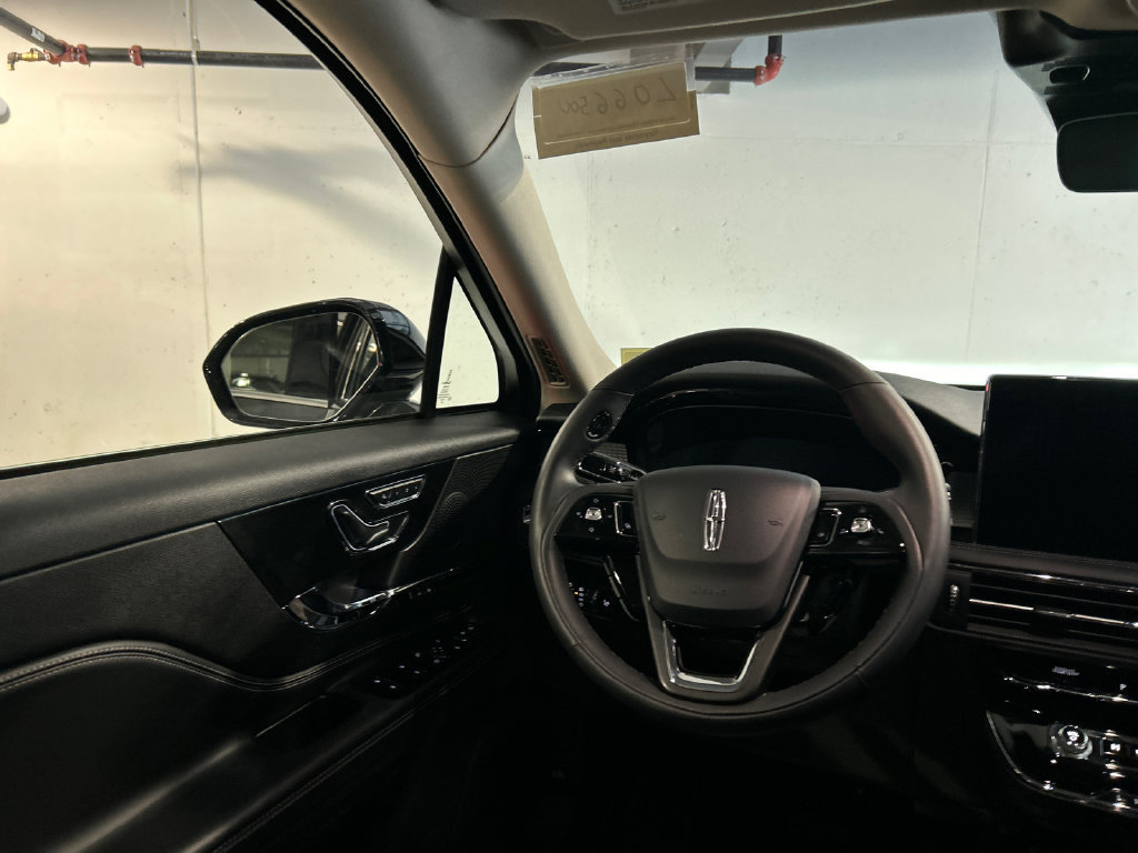 Used 2023 Lincoln Corsair AWD w/ Equipment Group 101A image 23
