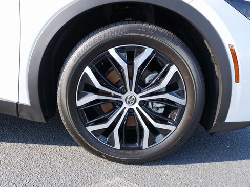 Used 2026 Toyota Crown XLE image 11