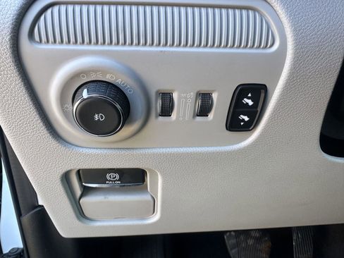 Used 2024 Jeep Wagoneer L Series II image 13